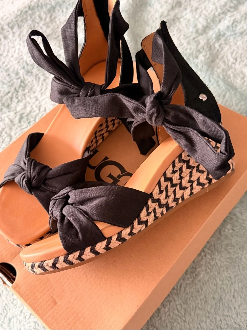 UGG Yarrow Black Knotted Wedge Espadrille Sandals size 8 #470